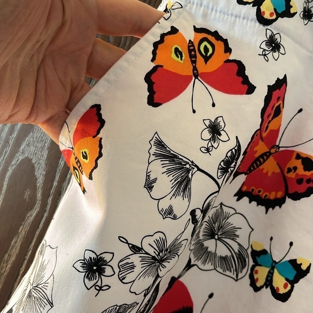 Lady Hagen white skorts with white undershorts and a butterfly pattern. Size 6. - Picture 2 of 12